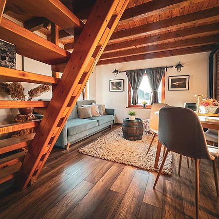 אוטוצאץ Woodenhouse With Two Apartments מראה חיצוני תמונה