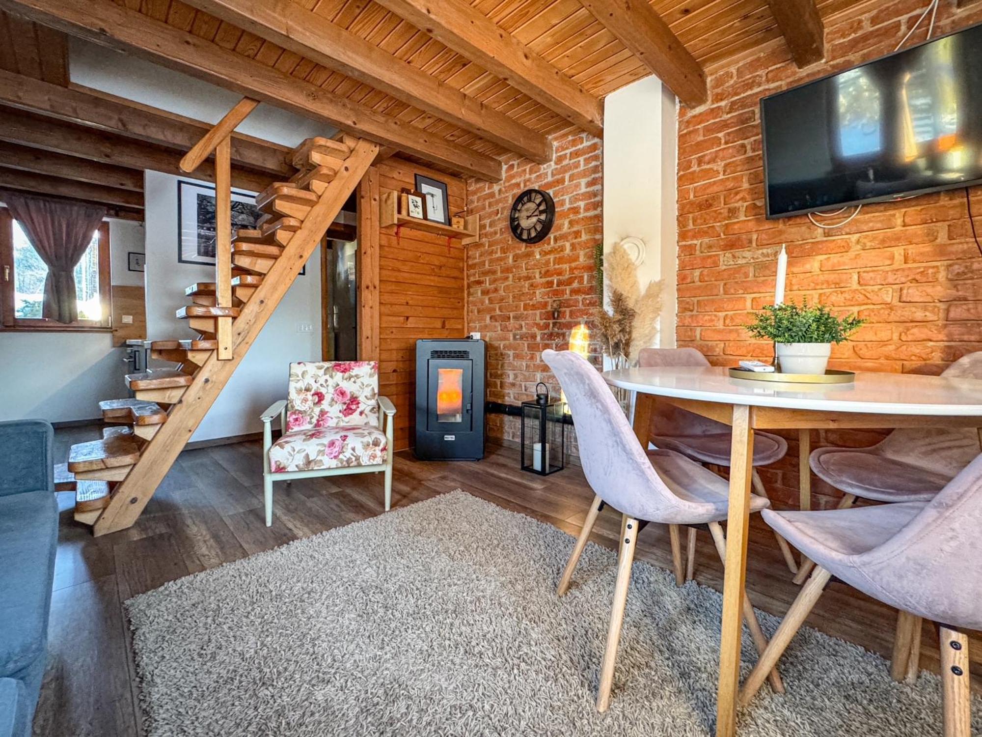 אוטוצאץ Woodenhouse With Two Apartments מראה חיצוני תמונה