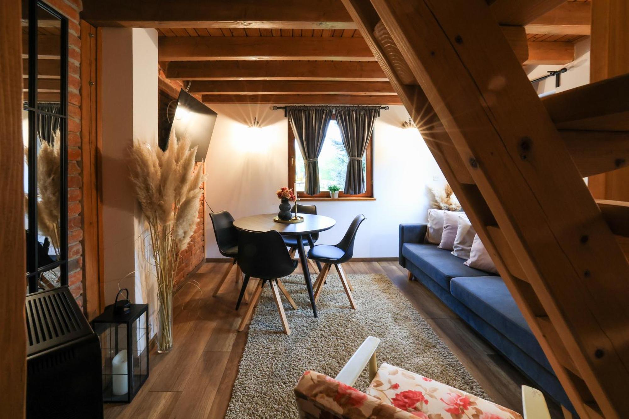 אוטוצאץ Woodenhouse With Two Apartments מראה חיצוני תמונה