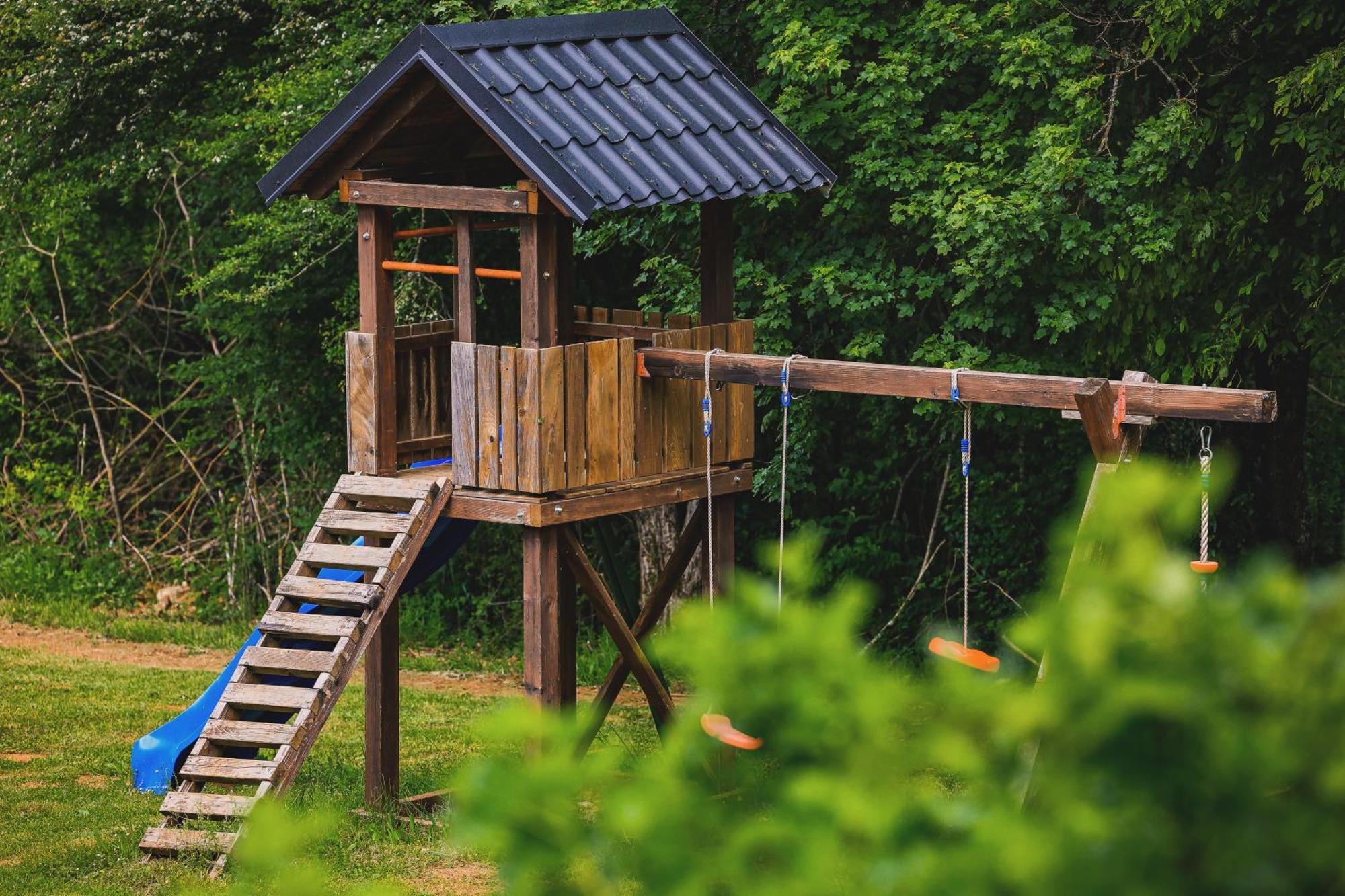 אוטוצאץ Woodenhouse With Two Apartments מראה חיצוני תמונה