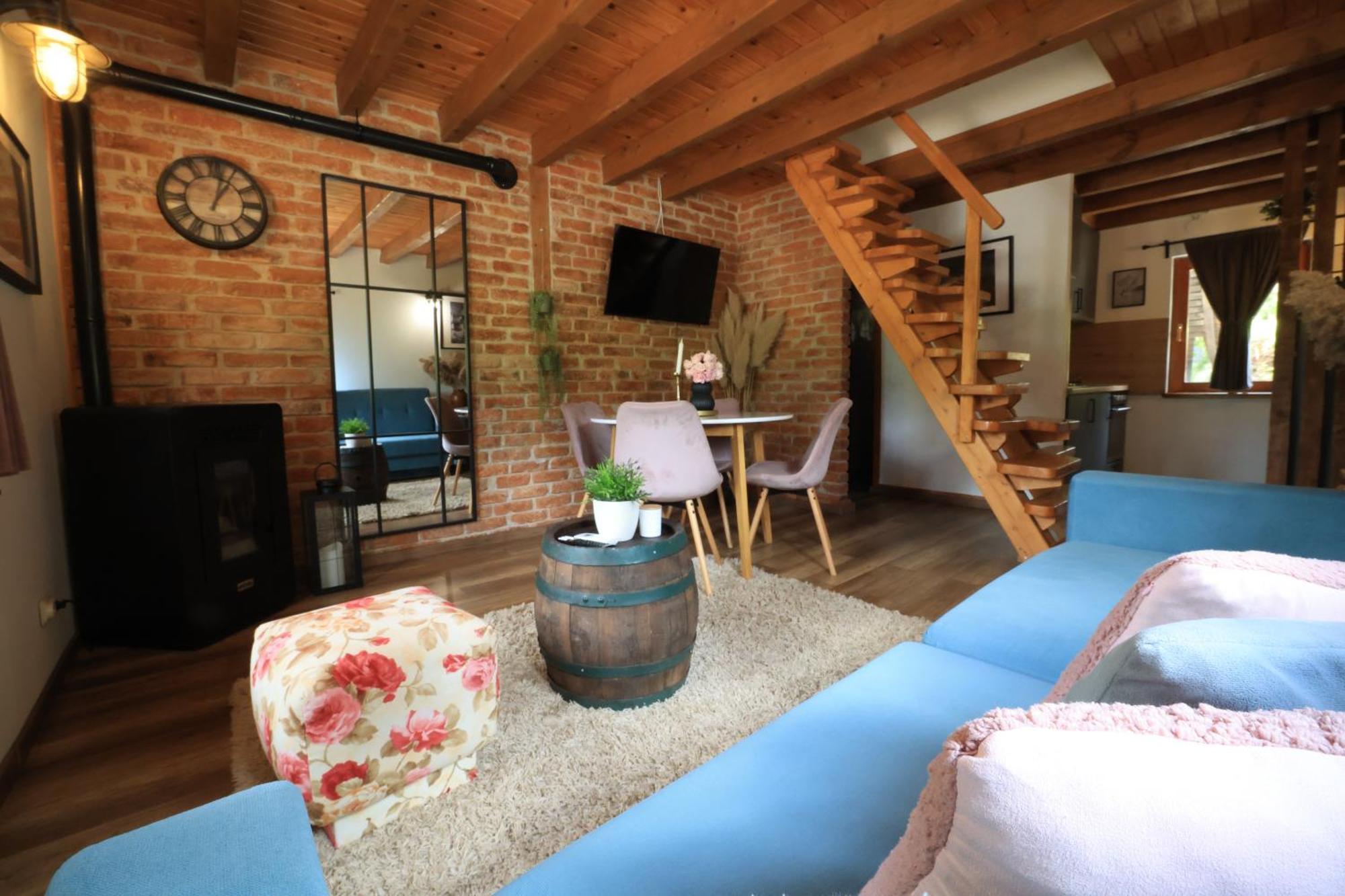אוטוצאץ Woodenhouse With Two Apartments מראה חיצוני תמונה